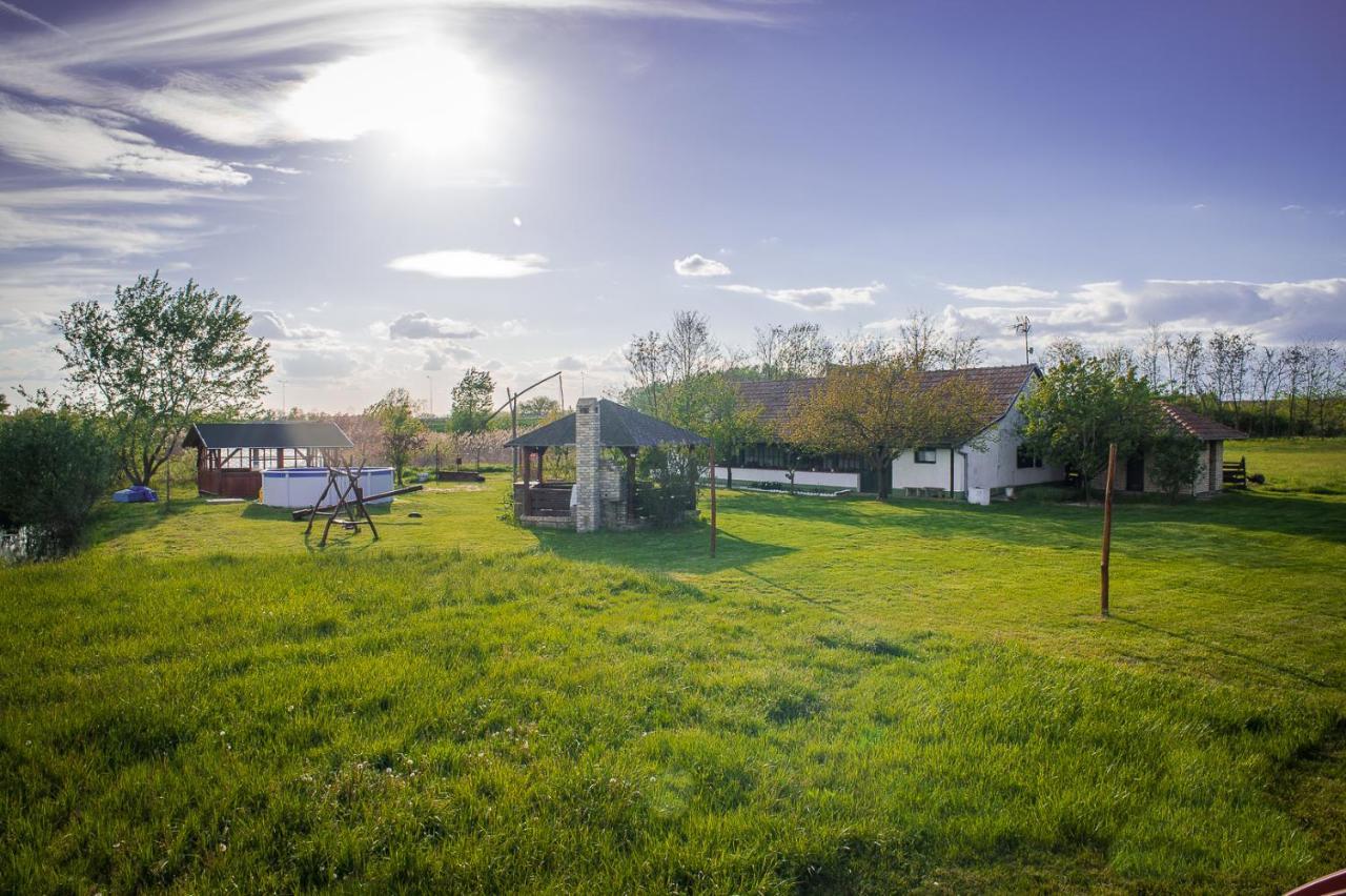 Etno Salas - Etno Ranch - Seosko Turisticko Domacinstvo Villa Palić Buitenkant foto