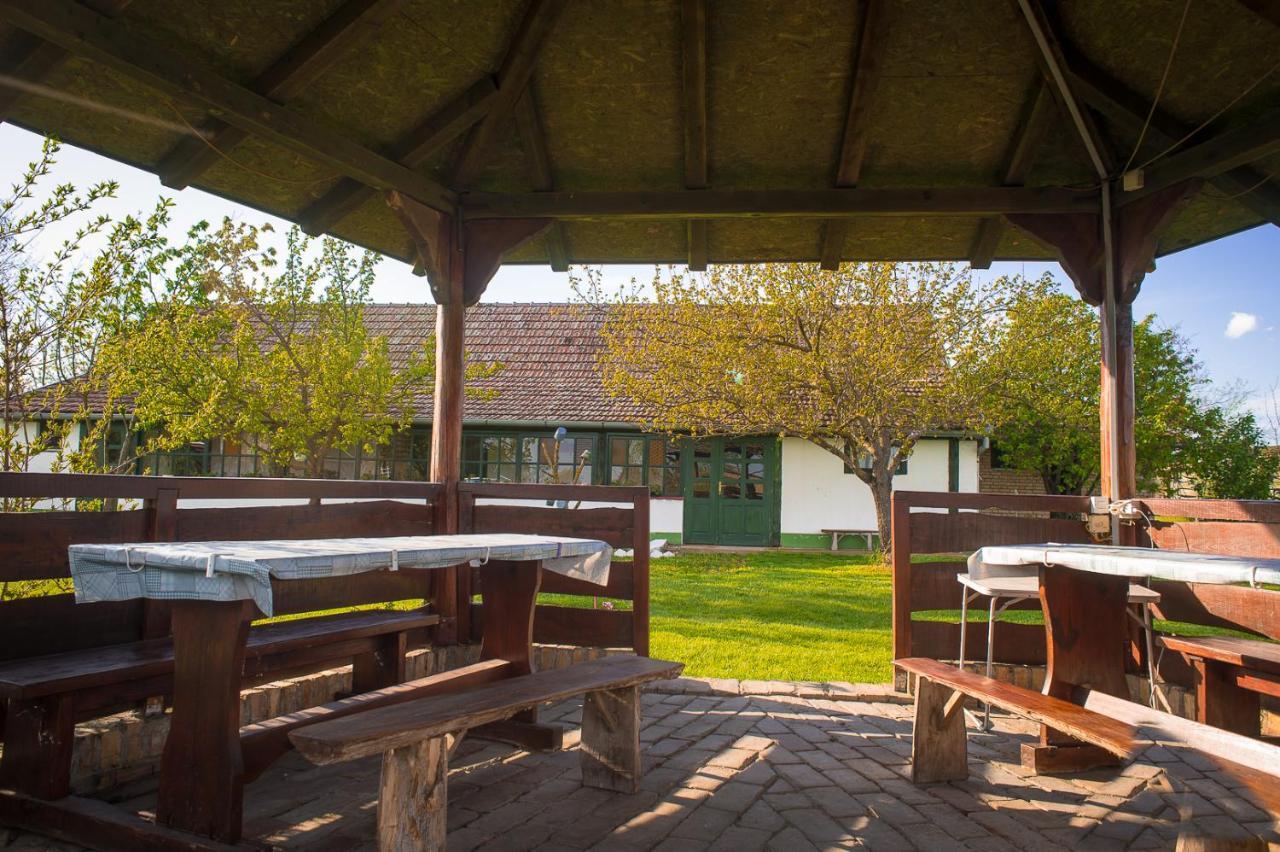 Etno Salas - Etno Ranch - Seosko Turisticko Domacinstvo Villa Palić Buitenkant foto